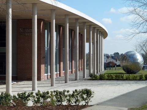 มหาวิทยาลัย Newman  banner image